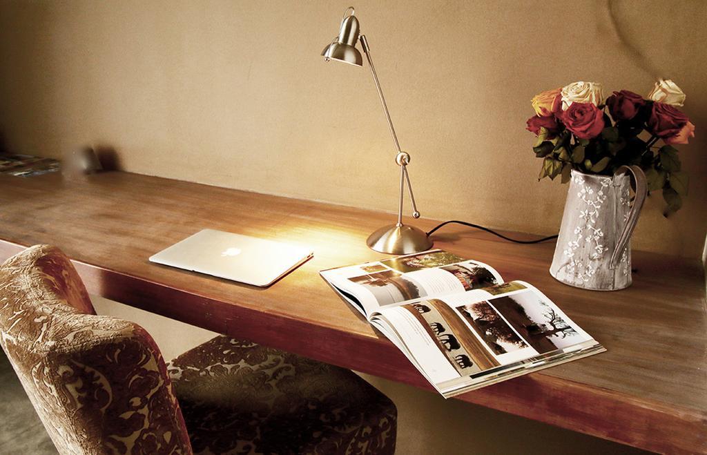 The Village Courtyard Suites & Executive Apartment Виндхук Экстерьер фото